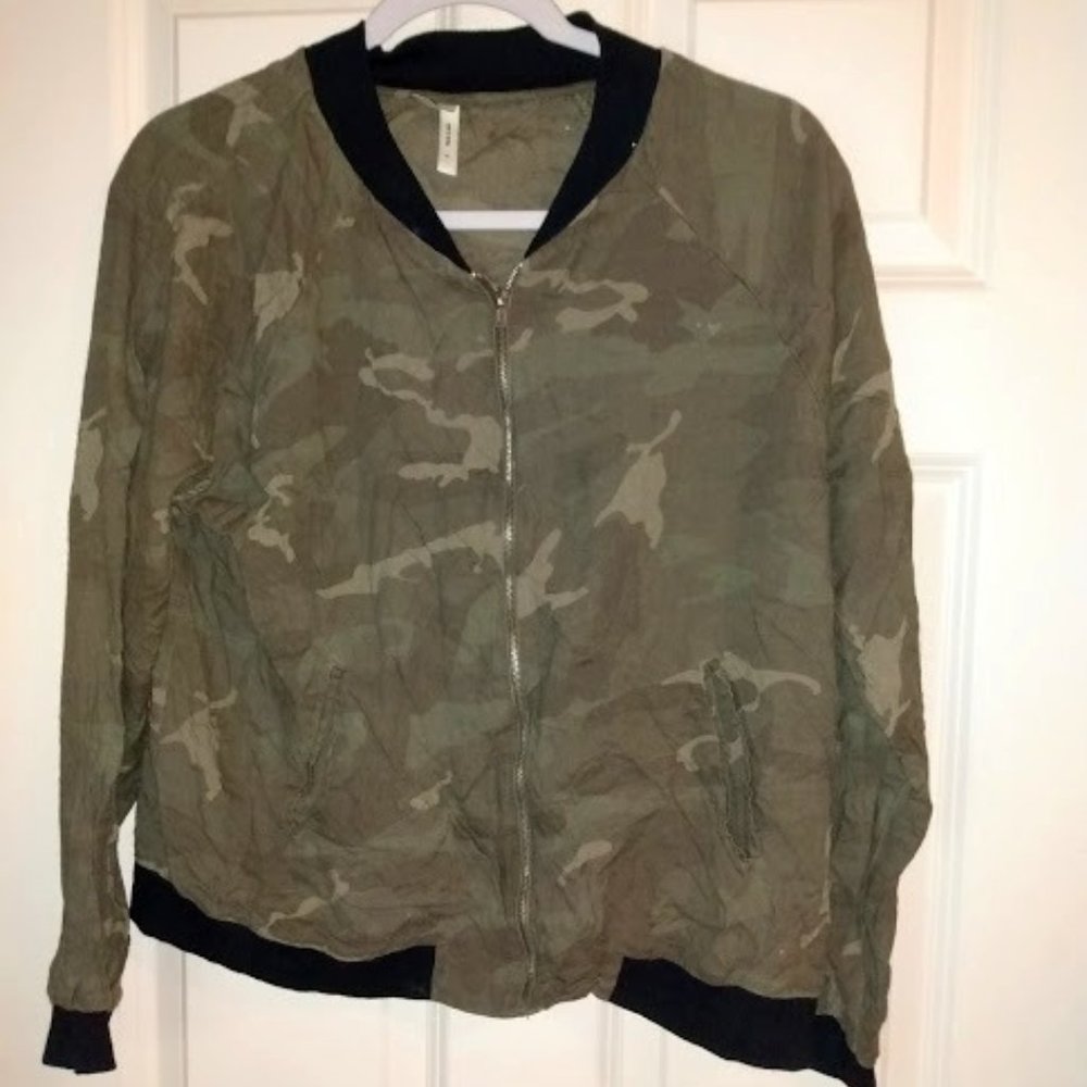 Live 4 Truth: Camouflage zip up jacket